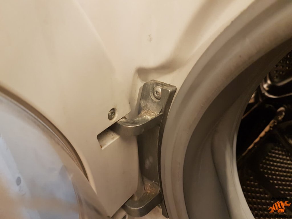 Picture showing Bosch washing machine door hinge