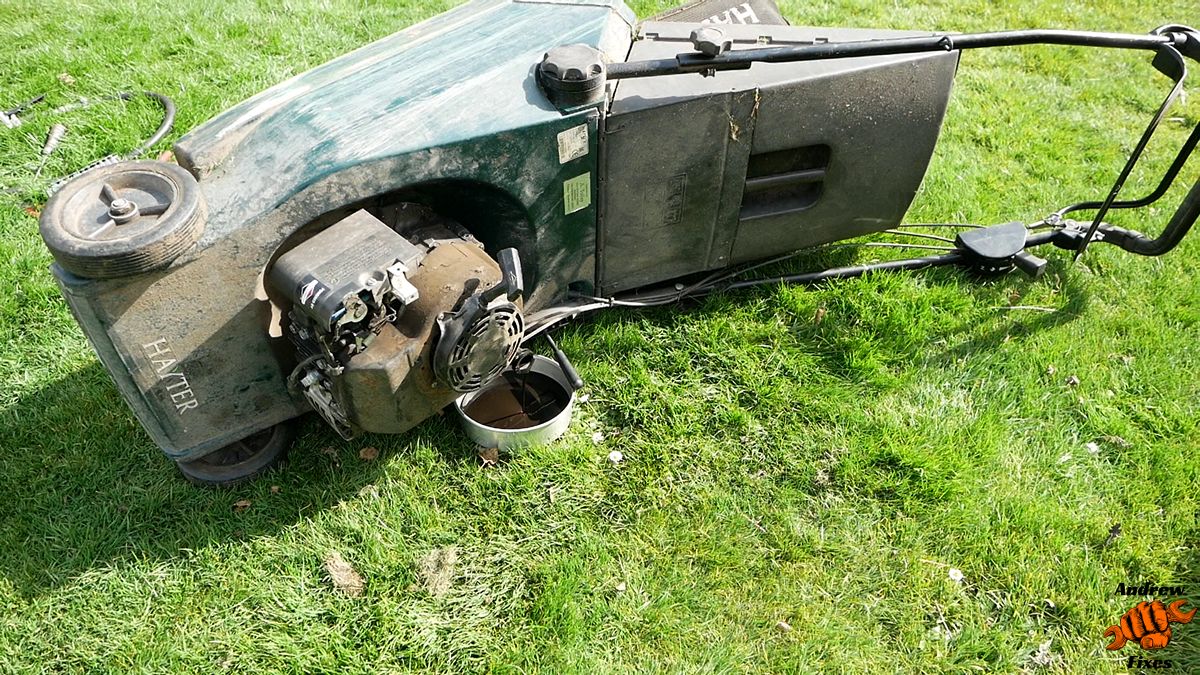 thumbnail interactive-video image 1 of Hayter Harrier 41 Petrol Lawnmower Service Kit – For Quantum Engine 1 of 4