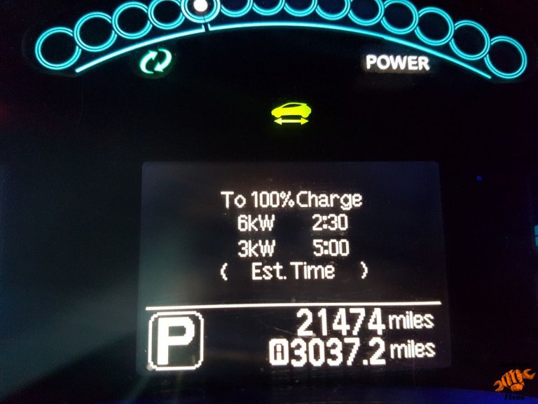 Picture showing the charge time display on a ZE0 Nissan Leaf with the optional 6.6 charger